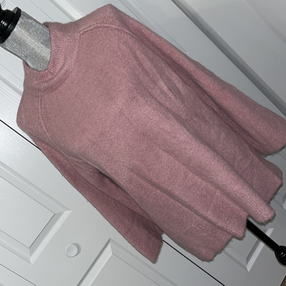 Pink wool sweater. Size Medium